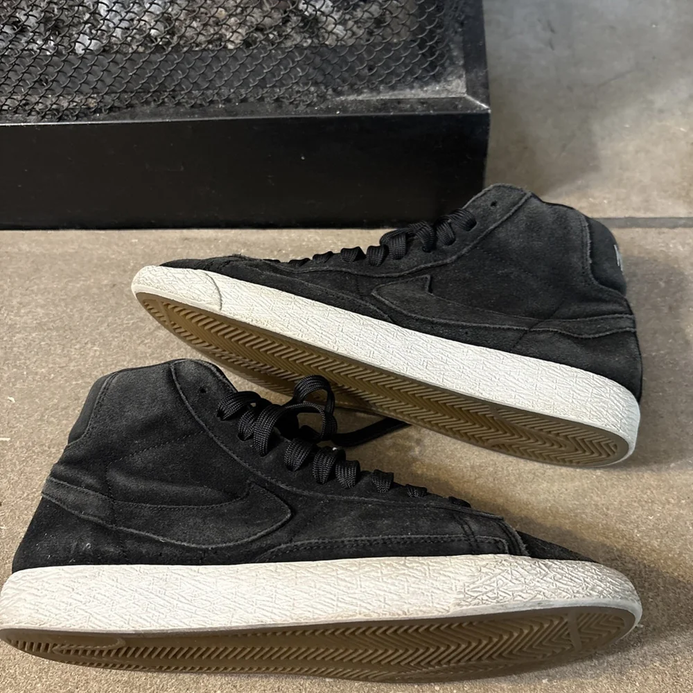 Nike Blazer Mid Premium GS Size 6.5Y Women Size 8 Black Suede Shoes 8958…